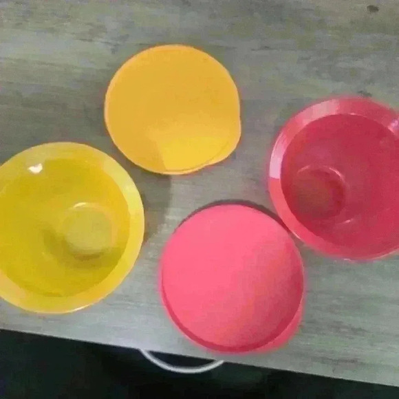 2 NWT Tupperware Impressions Bowls 3621B and Lids 3622B-  Red and Yellow - Picture 1 of 7